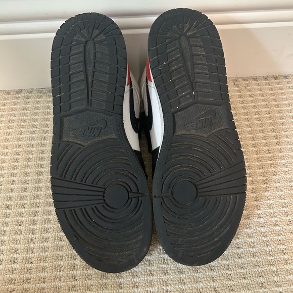 Air Jordan 1 Mid - Picture 4 of 5